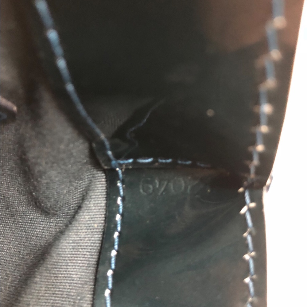 SOLD🎈Vernis Leather Tote - Picture 6 of 8